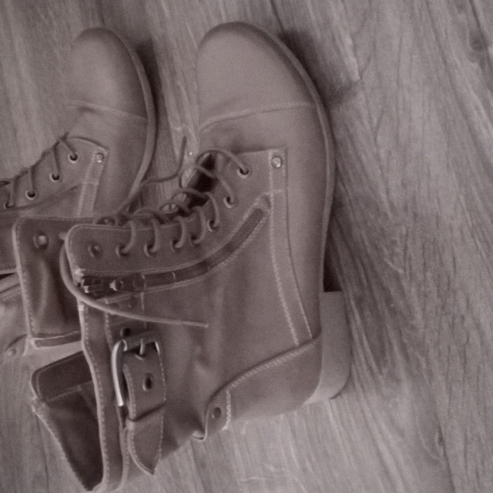 Combat boots